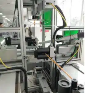 Máquina pelacables para el sector automovilístico